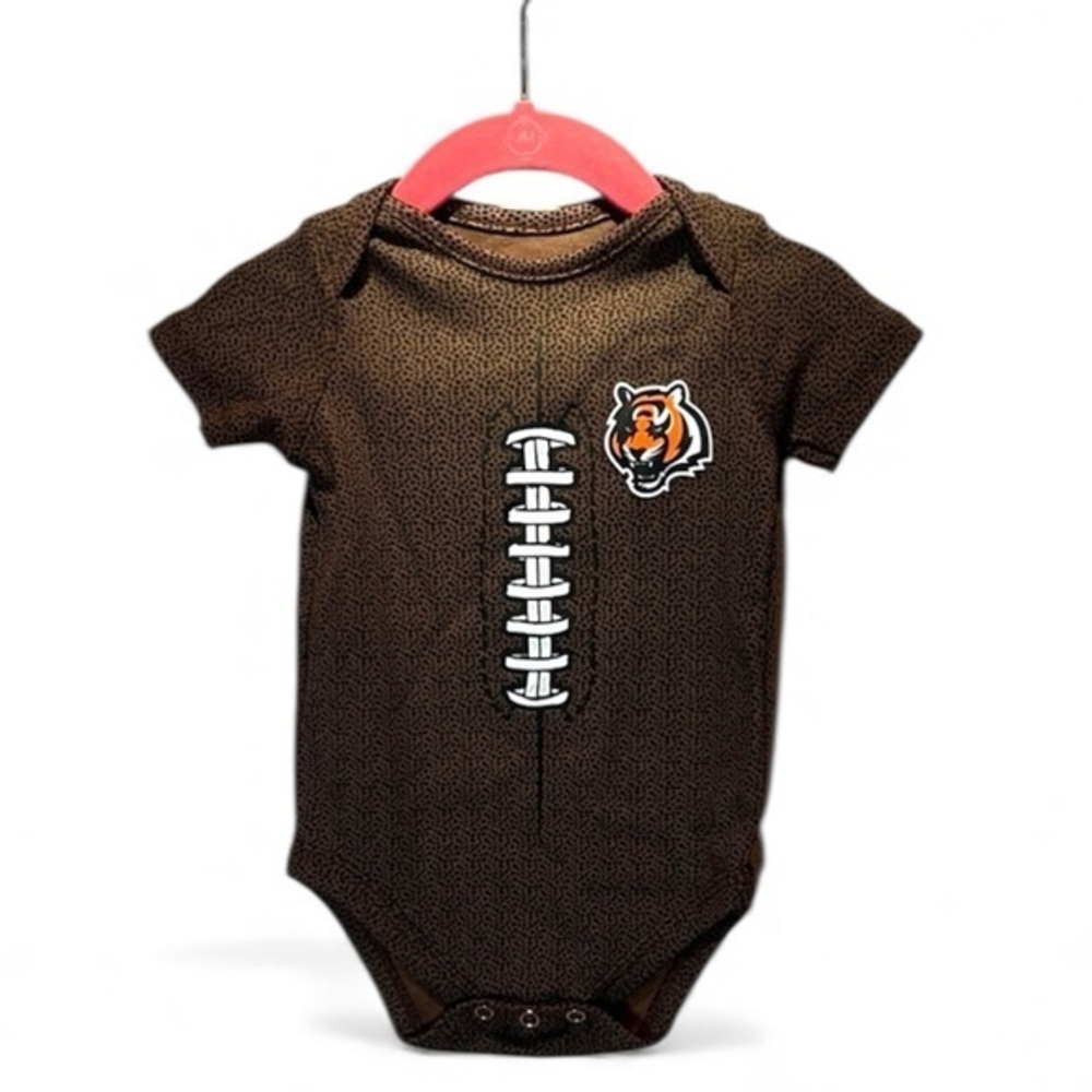 New NFL Cincinnati Bengals Baby Football Onesie Bodysuit Size 3-6 Months NWT